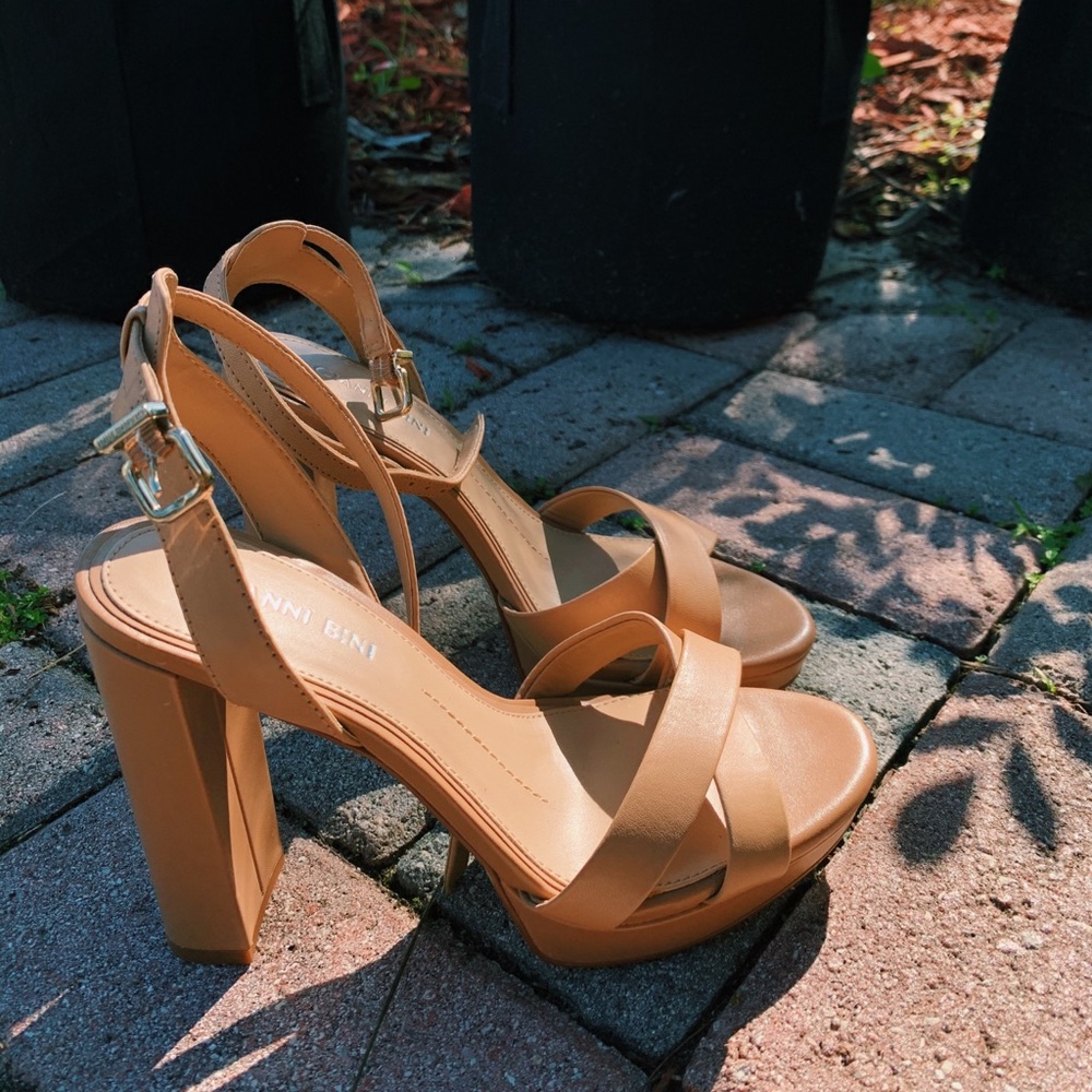 New Gianni Veeniz Leather Block Heels, Size 6.5